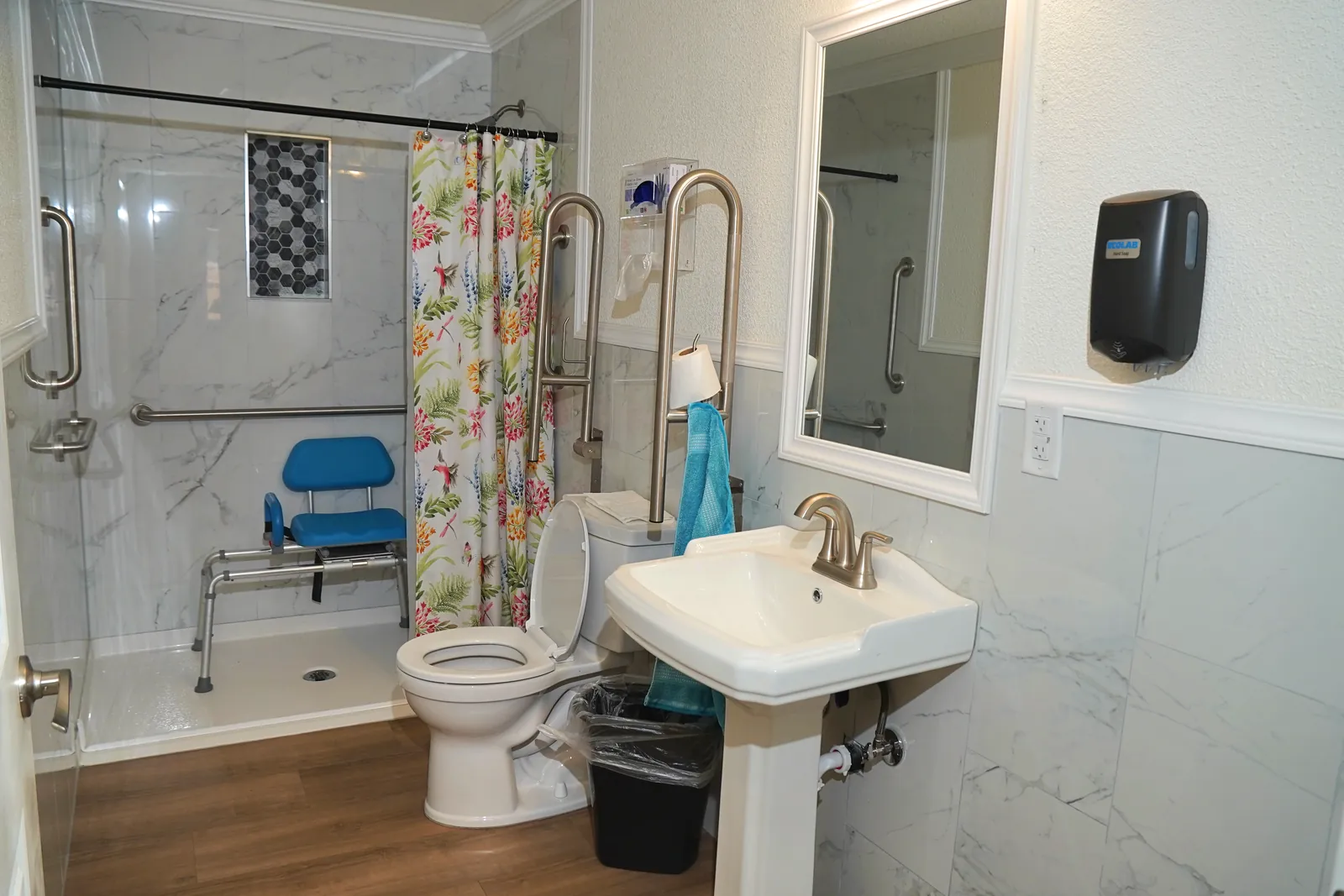 Accessible shower with a seat, grab bars and a curtain