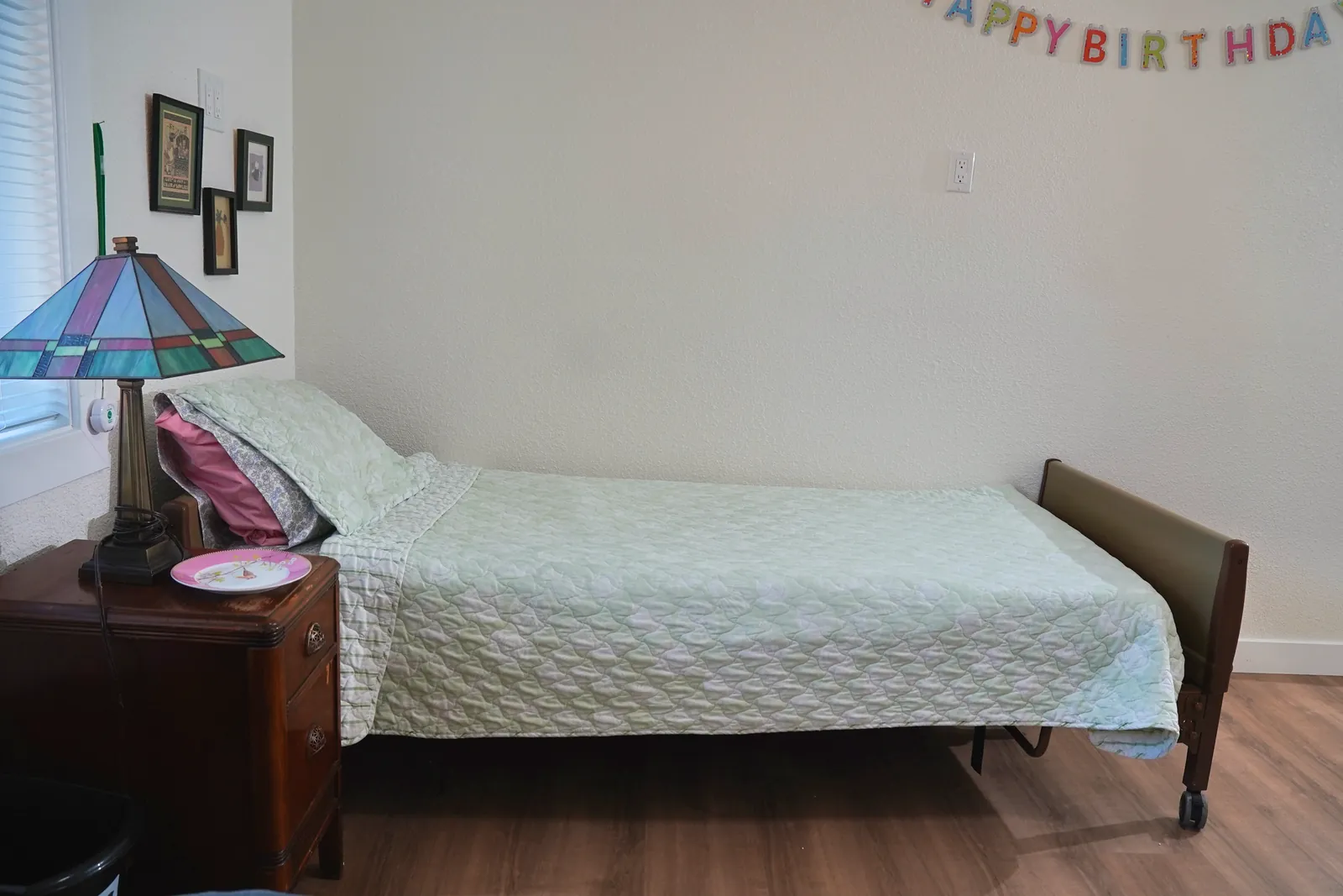 Bedroom with an adjustable bed, lamp and bedside table